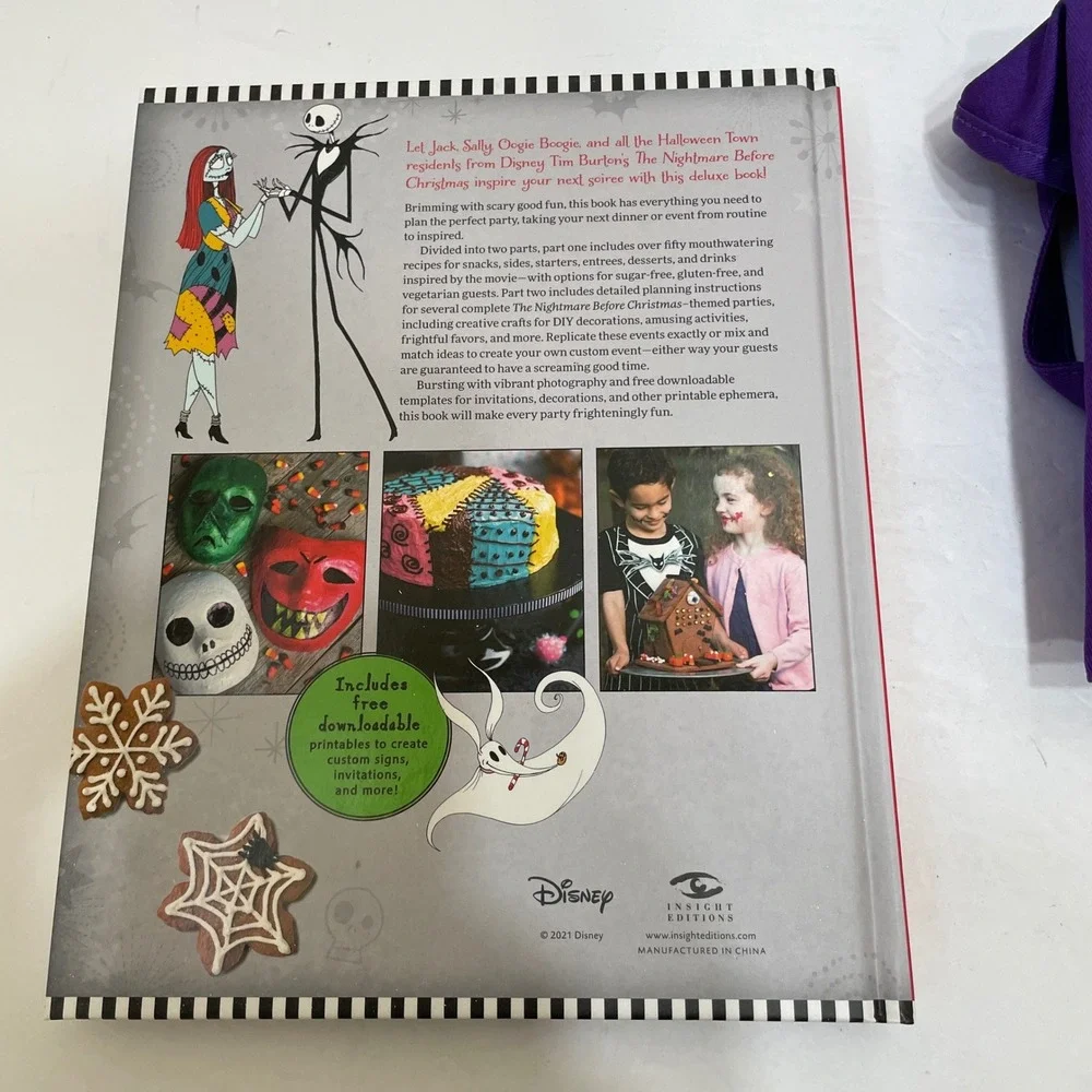NEW IN BOX DISNEY THE NIGHTMARE BEFORE CHRISTMAS OFFICIAL COOKBOOK & APRON‎